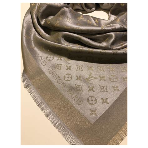 foulard louis vuitton femme gris|foularde femme louis vuitton.